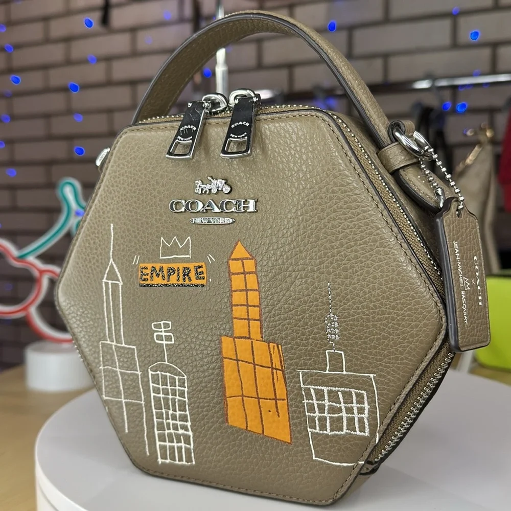 💥COACH - Coach X Jean Michel Basquiat Hexagonal Crossbody Bag - 2ST1 - Picture 3 of 17